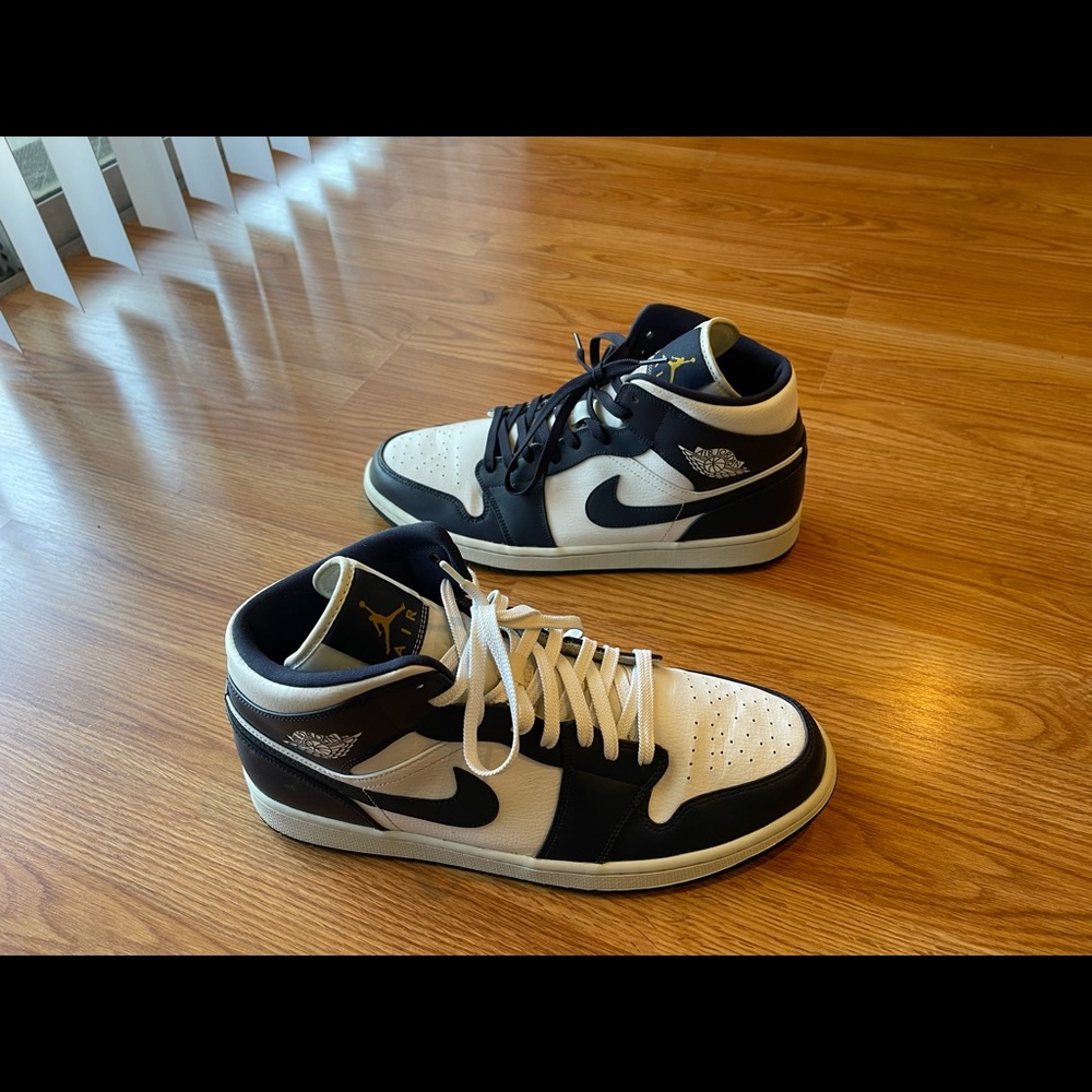 Jordan 1 Mid White Metallic Gold Obsidian